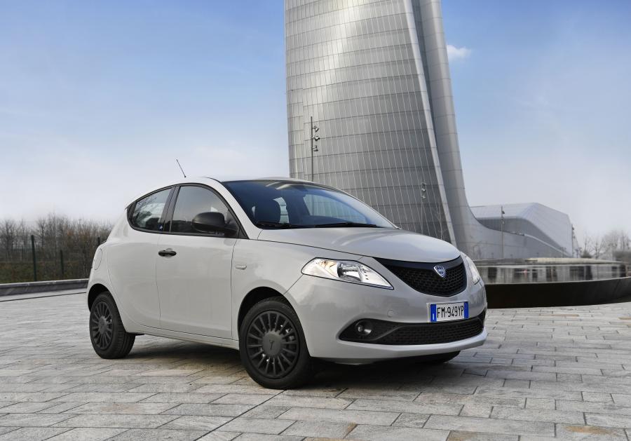  Lancia Ypsilon Elefantino Blu (846) 2018 года  (фото 4 из 12)